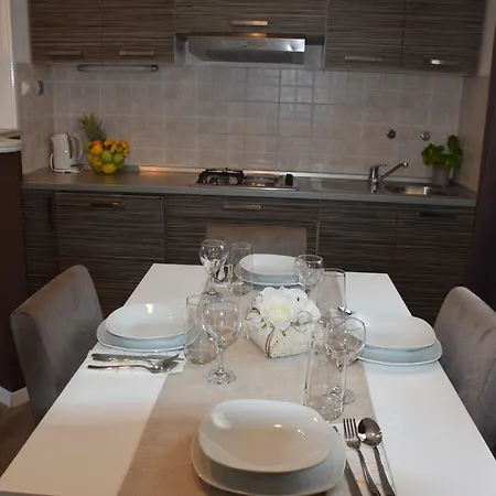 Zelic Apartment *